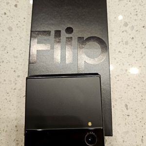 Like New Samsung ZFlip 4 _ 128Gb_Graphite